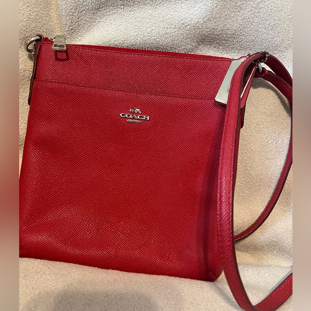 Coach crossbody ❤️